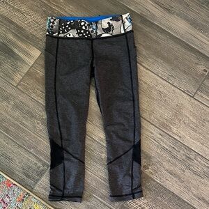 Women’s Lululemon Gray/Black Leggings Crop length with Patterned Waistband